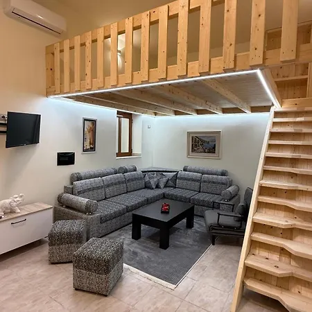 Center Duplex 公寓 *